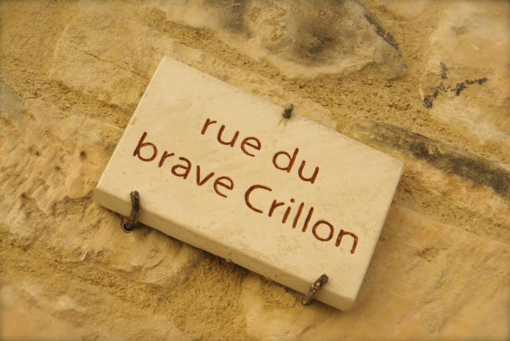 Le Crillon Hotel Murs  Bagian luar foto