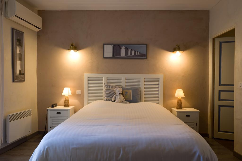 Le Crillon Hotel Murs  Bagian luar foto
