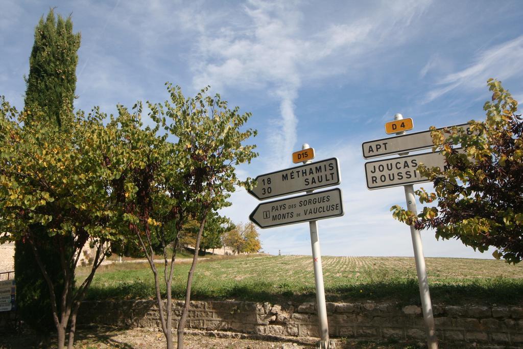 Le Crillon Hotel Murs  Bagian luar foto