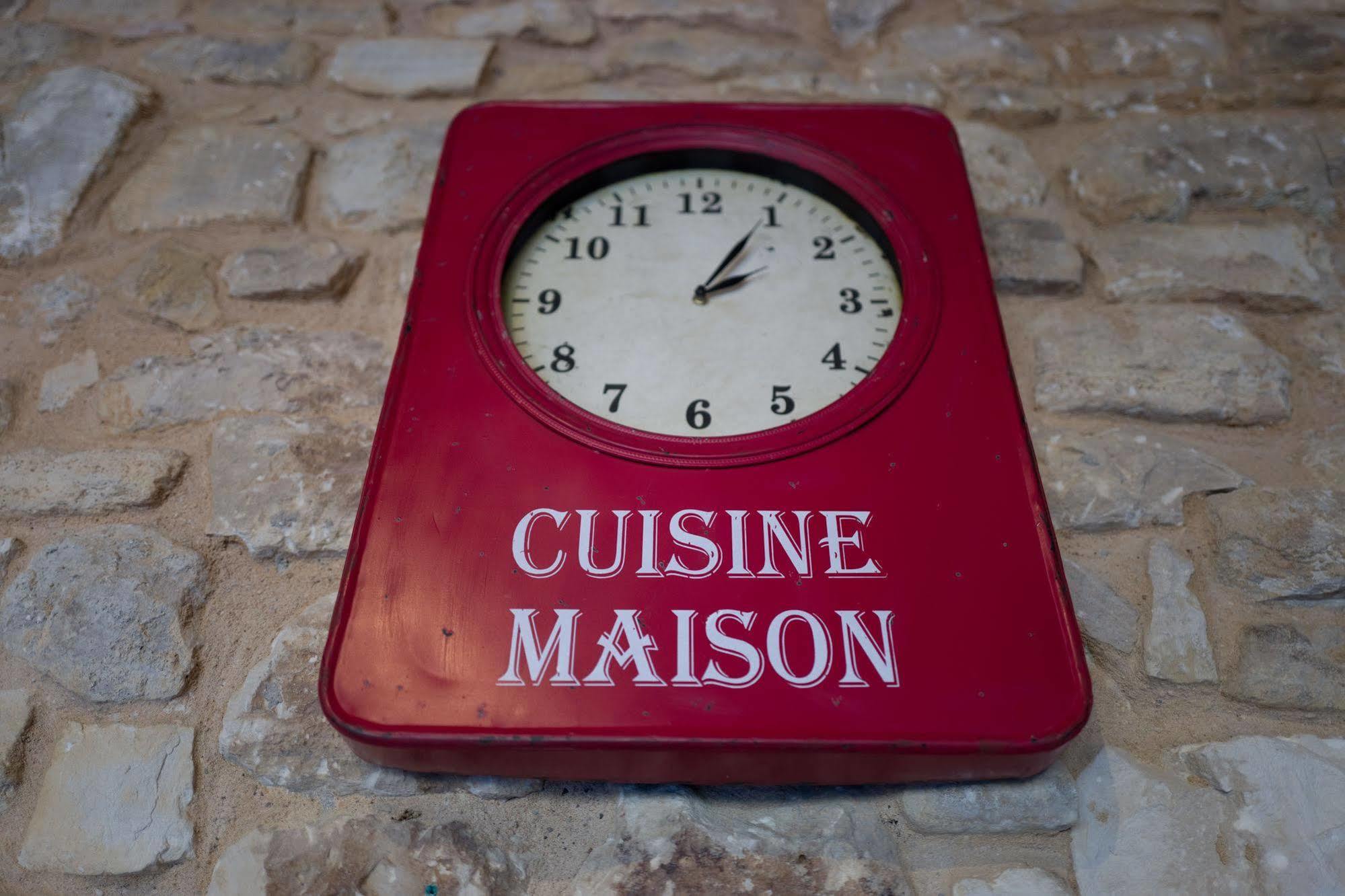 Le Crillon Hotel Murs  Bagian luar foto