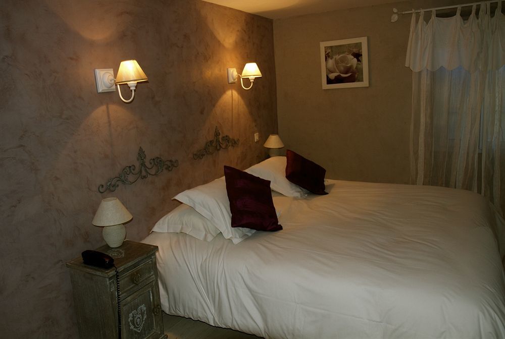 Le Crillon Hotel Murs  Bagian luar foto