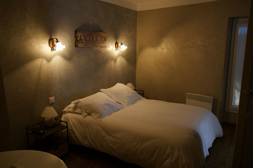Le Crillon Hotel Murs  Bagian luar foto