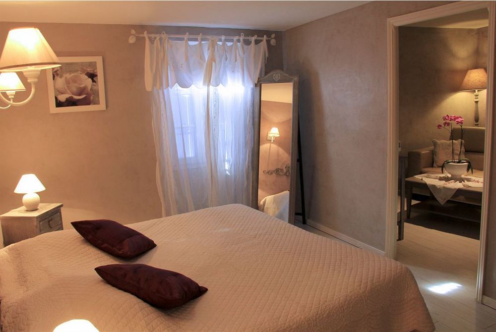 Le Crillon Hotel Murs  Bagian luar foto