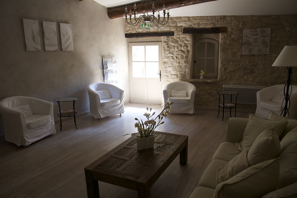 Le Crillon Hotel Murs  Bagian luar foto