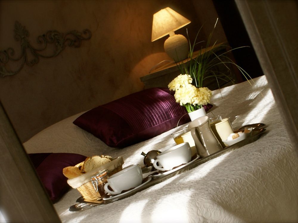 Le Crillon Hotel Murs  Bagian luar foto