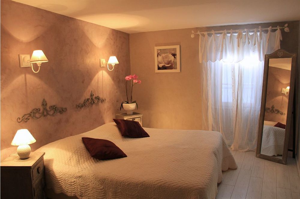 Le Crillon Hotel Murs  Bagian luar foto