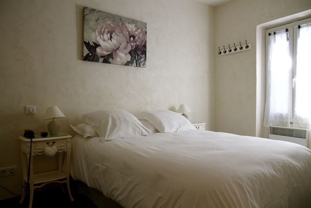 Le Crillon Hotel Murs  Bagian luar foto