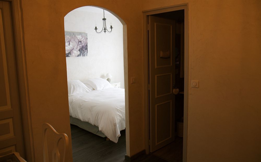 Le Crillon Hotel Murs  Bagian luar foto