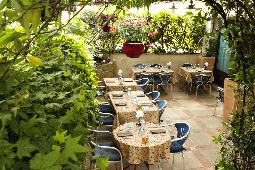 Le Crillon Hotel Murs  Bagian luar foto