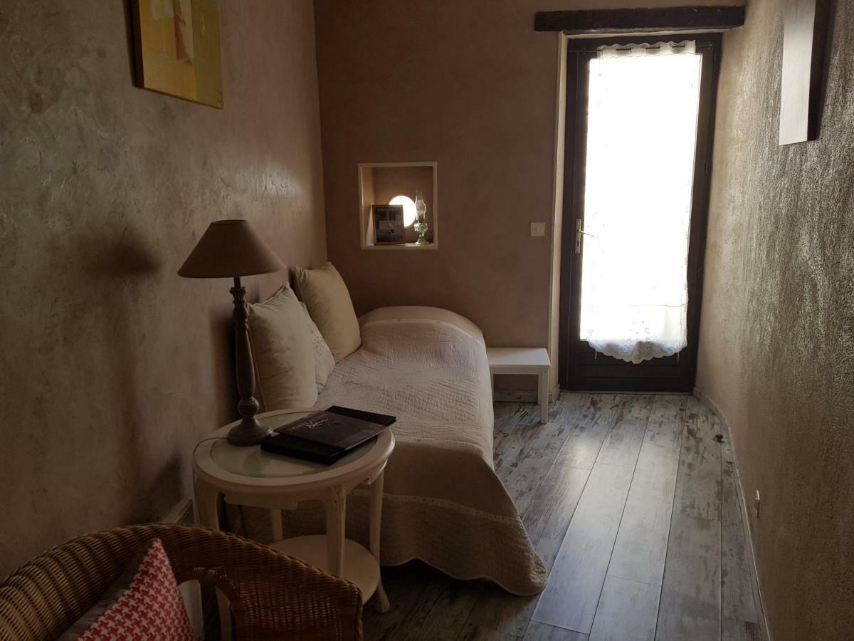 Le Crillon Hotel Murs  Bagian luar foto