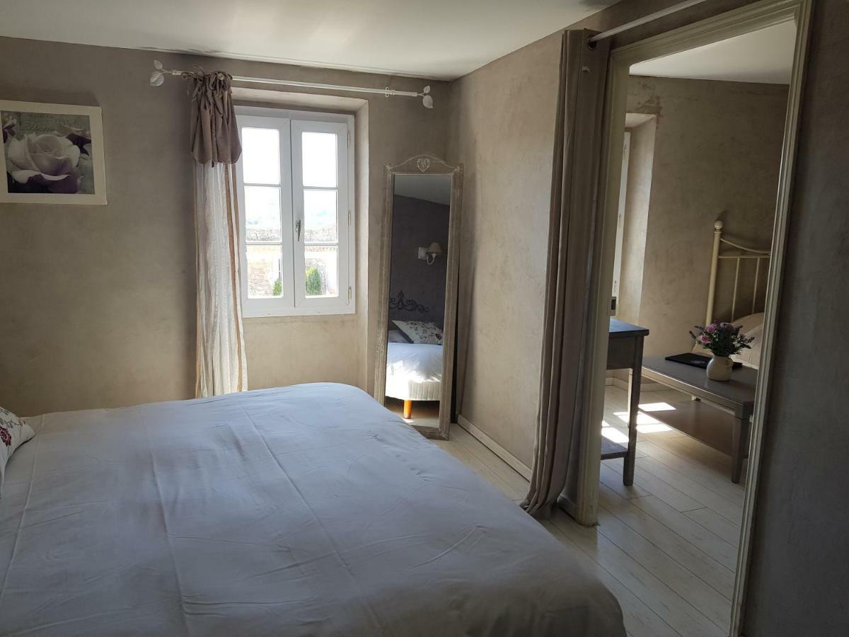 Le Crillon Hotel Murs  Bagian luar foto