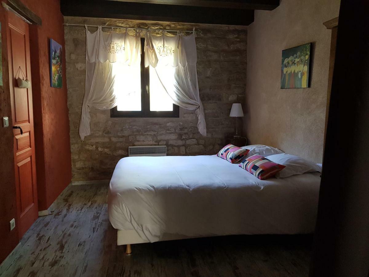 Le Crillon Hotel Murs  Bagian luar foto