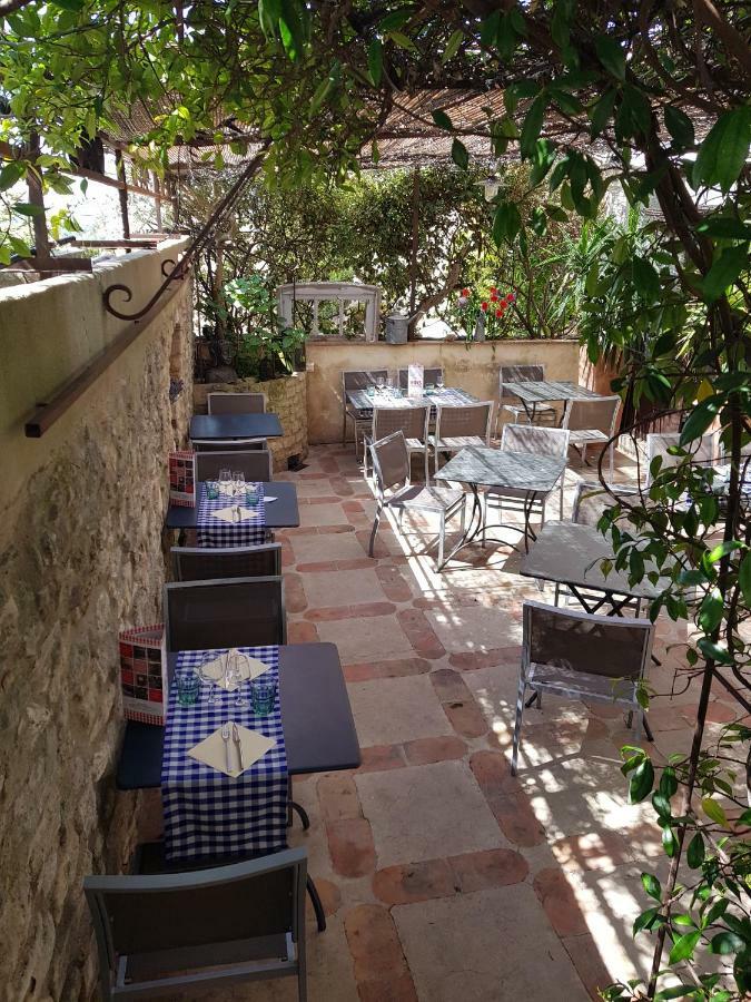 Le Crillon Hotel Murs  Bagian luar foto