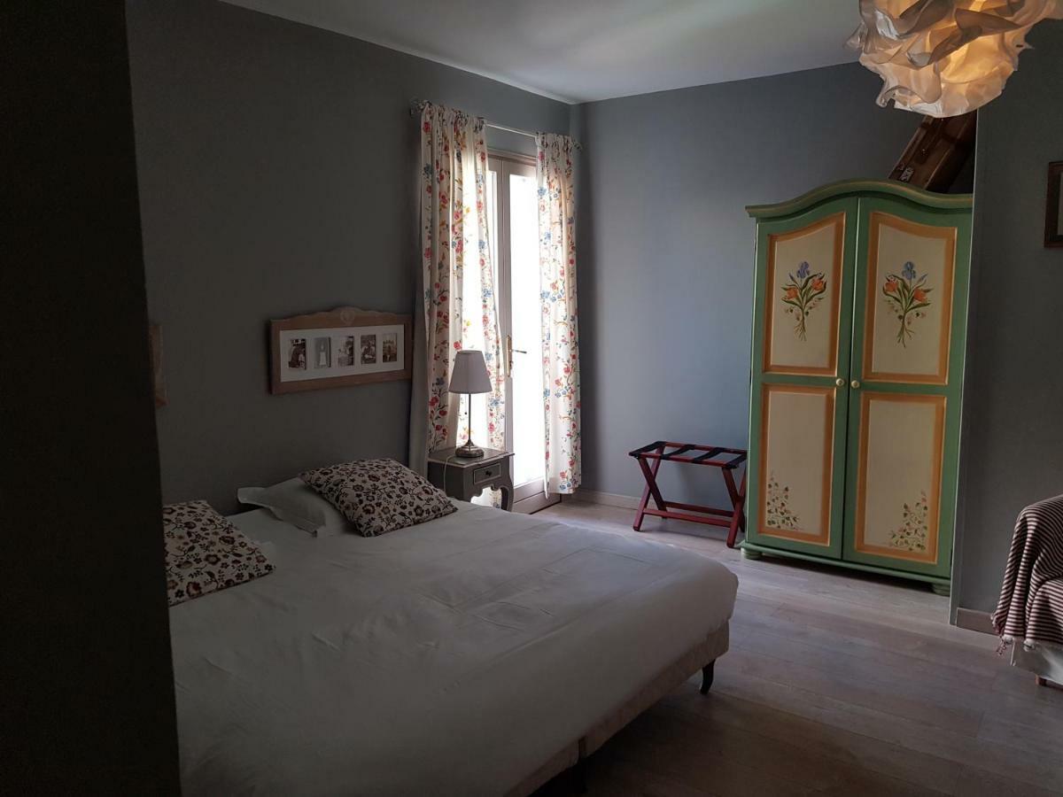 Le Crillon Hotel Murs  Bagian luar foto